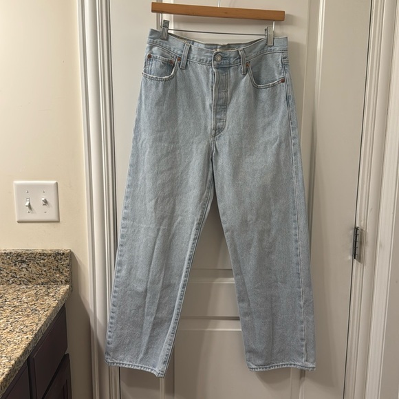 Levi’s Ribcage Straight Ankle Women’s Jean in Ojai Shore - Light Wash - Picture 3 of 9